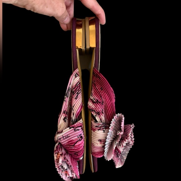 White House Black Market Sandals - Picture 3 of 5